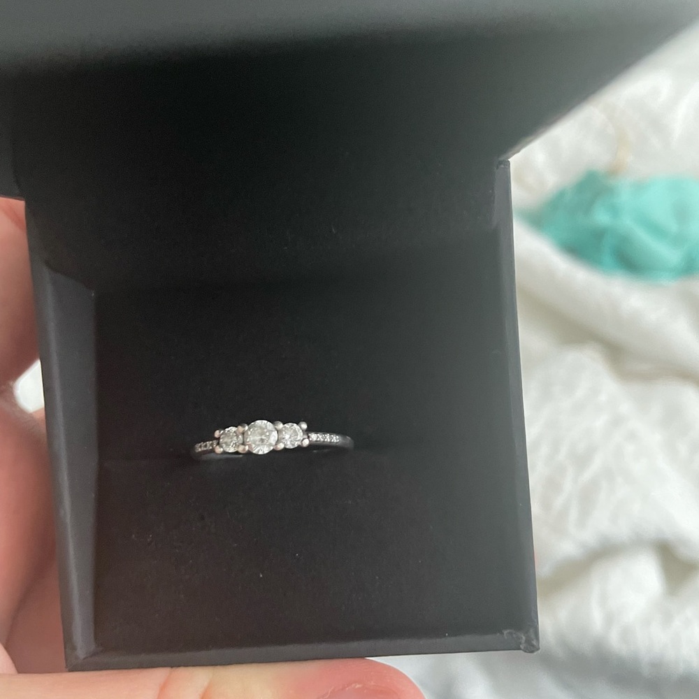 Pandora 3 stone ring